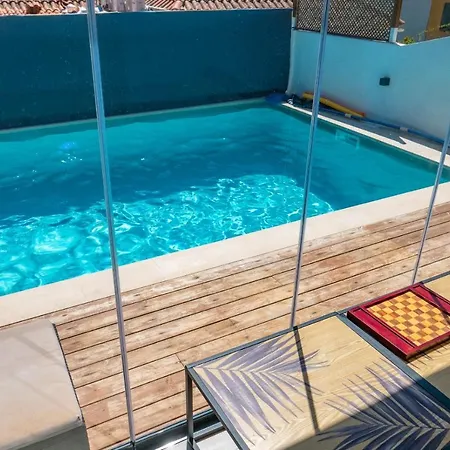 Charm House דירה